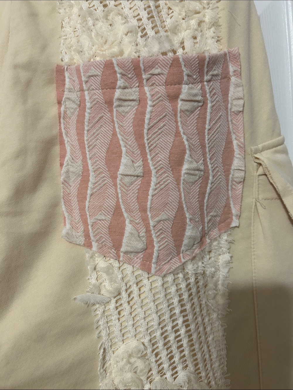 Wide-Leg Patchwork Cargo Pants in Beige and Pink - Picture 3 of 6